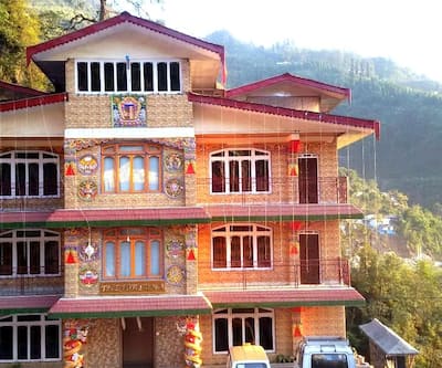 https://imgcld.yatra.com/ytimages/image/upload/t_hotel_yatra_city_desktop/v1463378437/Domestic Hotels/Hotels_Gangtok/Delight Hotels The Fortuna/Exterior.jpg